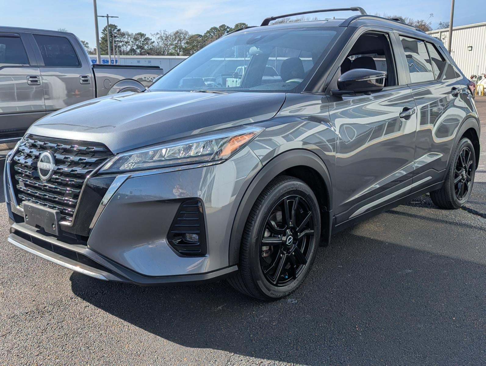 2023 Nissan Kicks SR