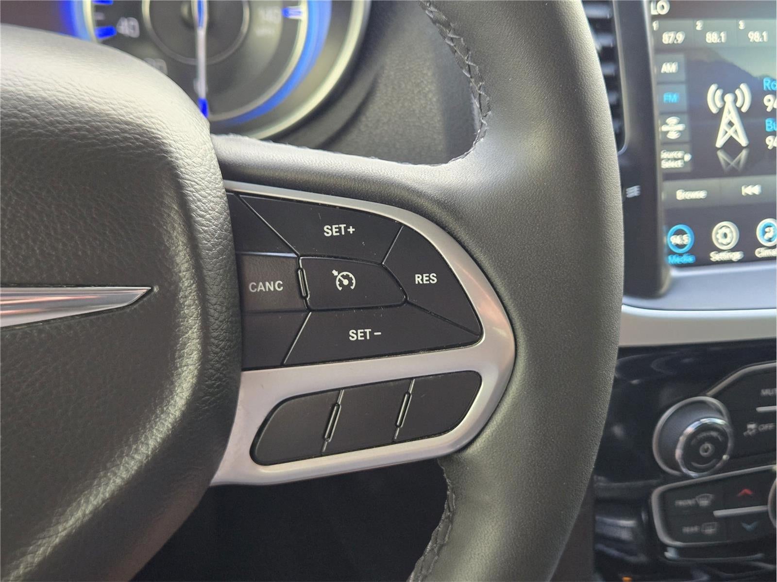 2023 Chrysler 300 Touring L