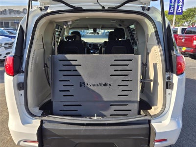 2022 Chrysler Voyager LX