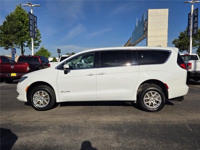 2022 Chrysler Voyager LX