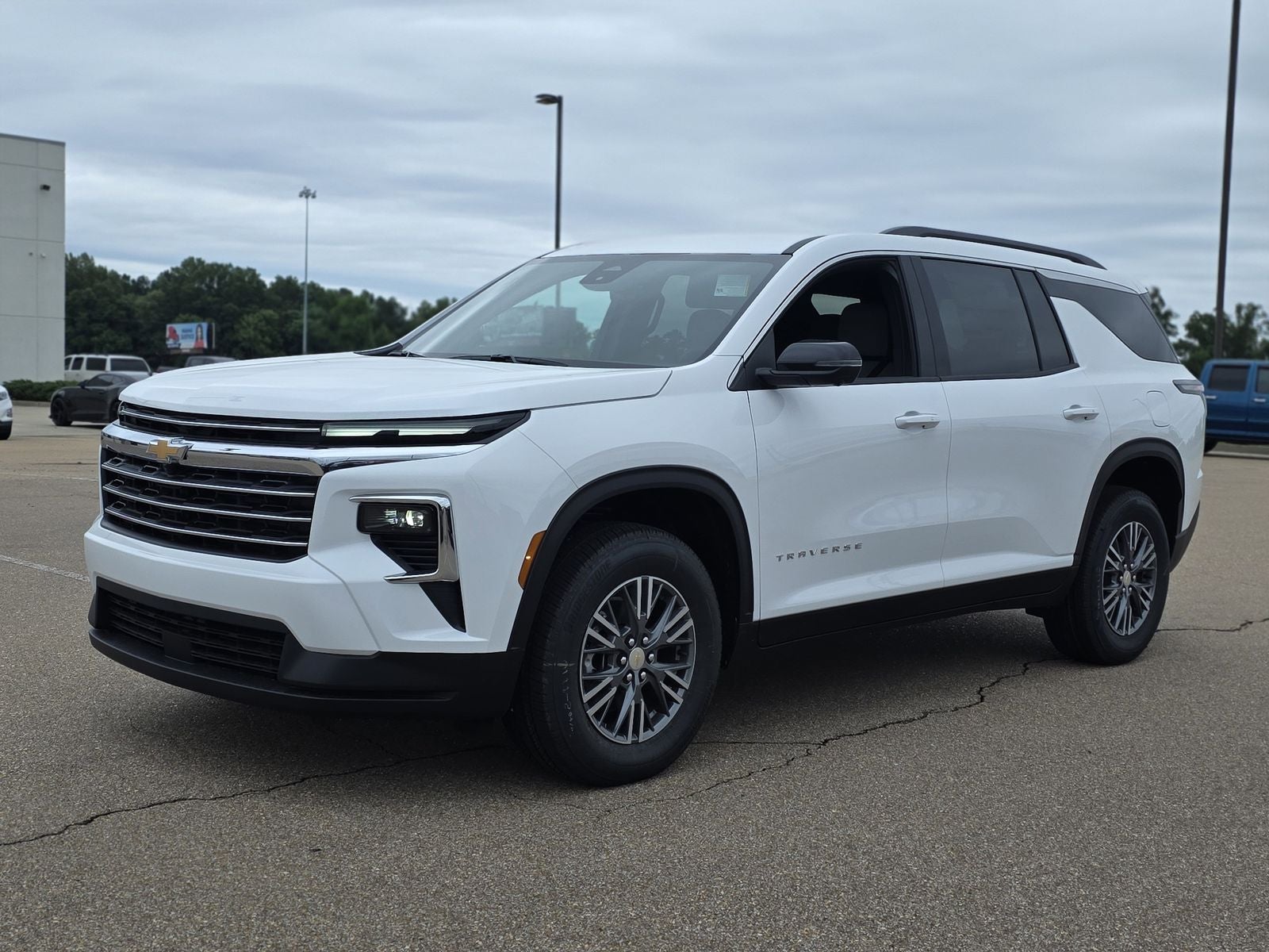 2026 Chevrolet Traverse FWD LT