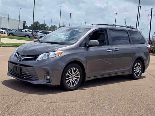 2018 Toyota Sienna XLE 8 Passenger