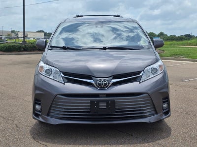 2018 Toyota Sienna XLE 8 Passenger