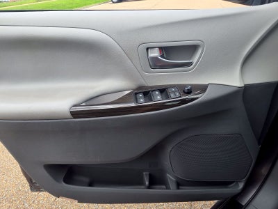 2018 Toyota Sienna XLE 8 Passenger