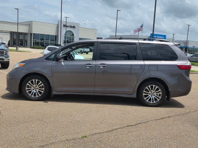 2018 Toyota Sienna XLE 8 Passenger