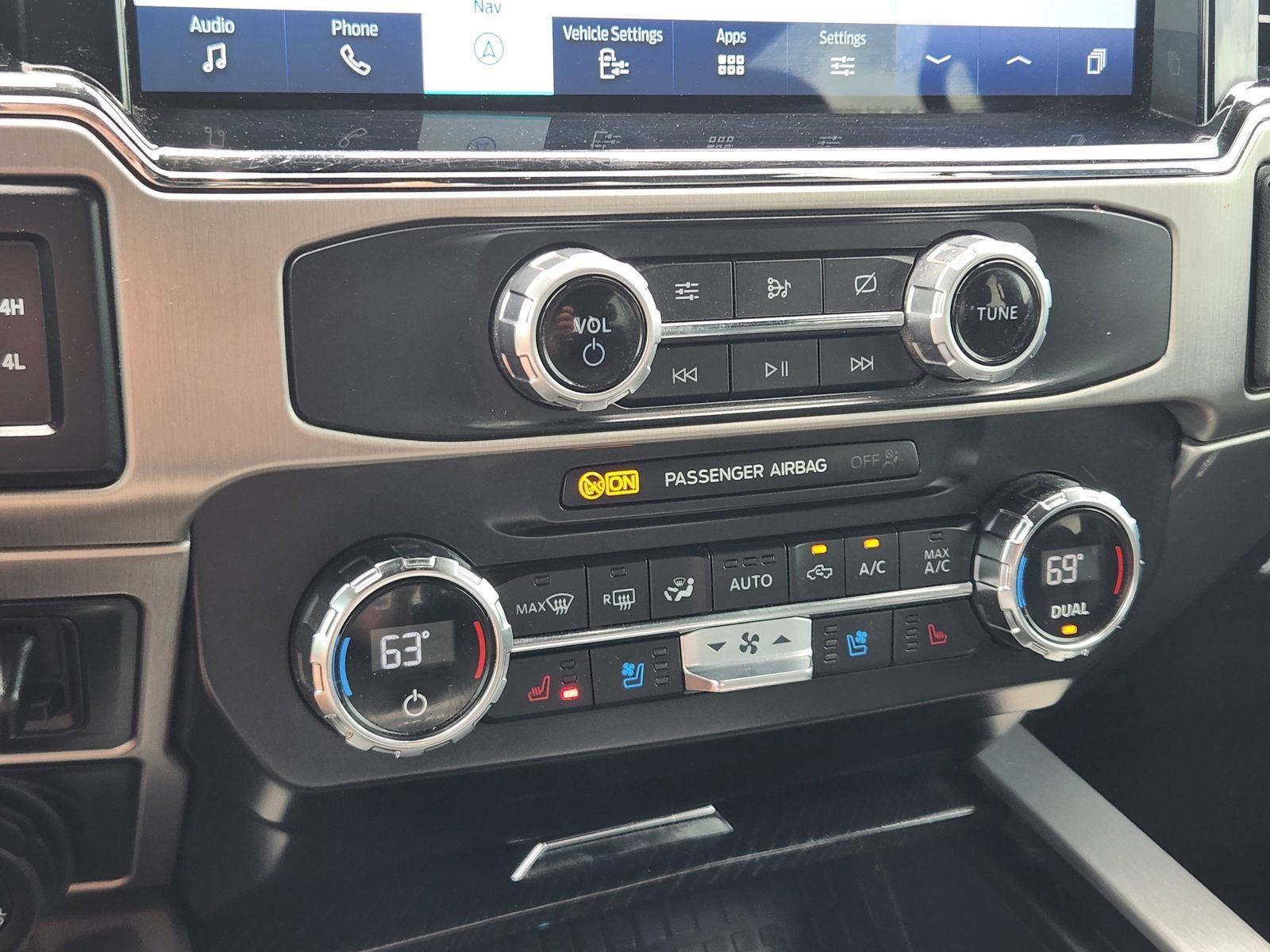 2022 Ford F-450SD Platinum