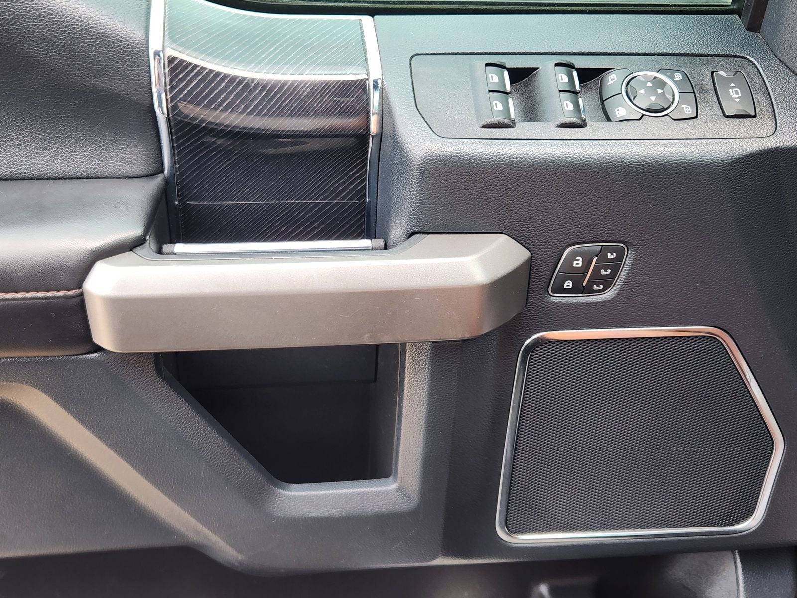 2022 Ford F-450SD Platinum
