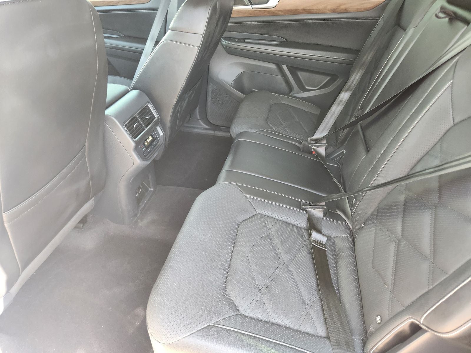 2024 Volkswagen Atlas 2.0T SE