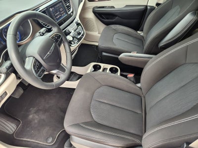 2024 Chrysler Voyager LX