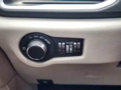 2024 Chrysler Voyager LX