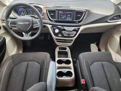 2024 Chrysler Voyager LX