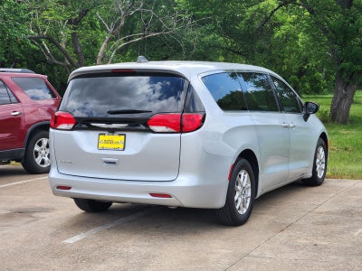 2024 Chrysler Voyager LX