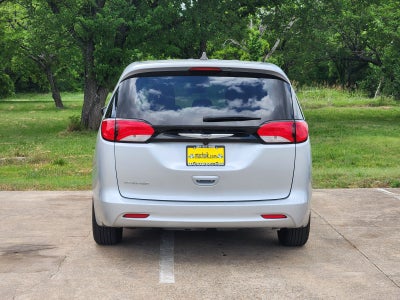 2024 Chrysler Voyager LX