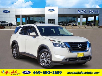 2023 Nissan Pathfinder SV