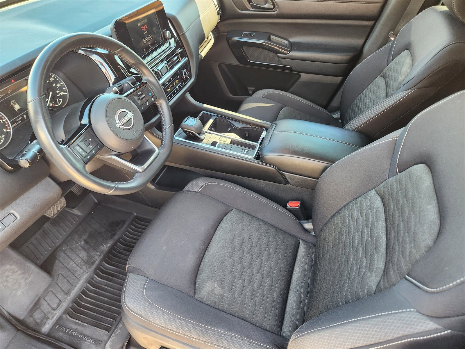 2023 Nissan Pathfinder SV