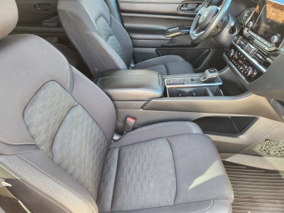 2023 Nissan Pathfinder SV