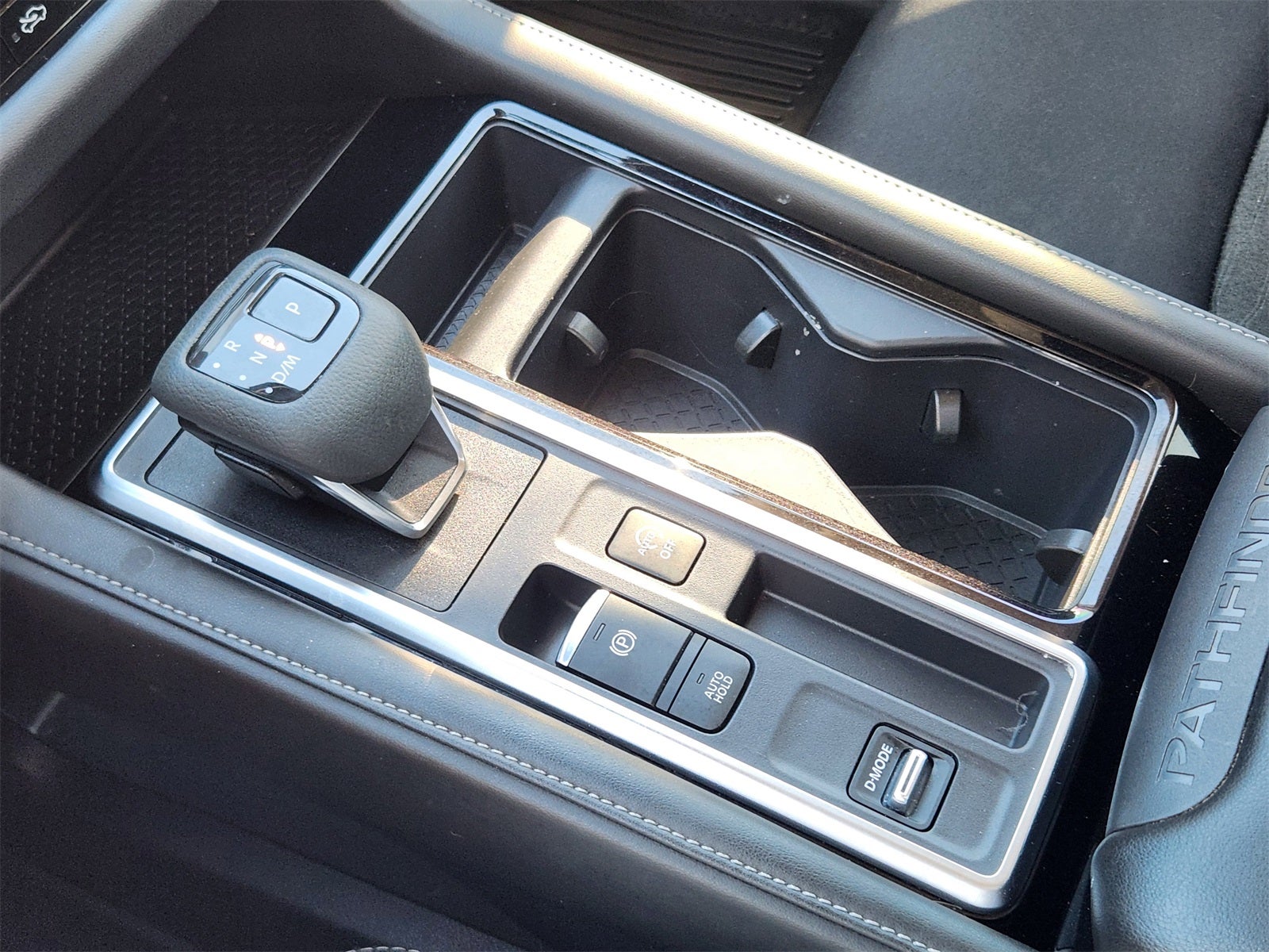 2023 Nissan Pathfinder SV