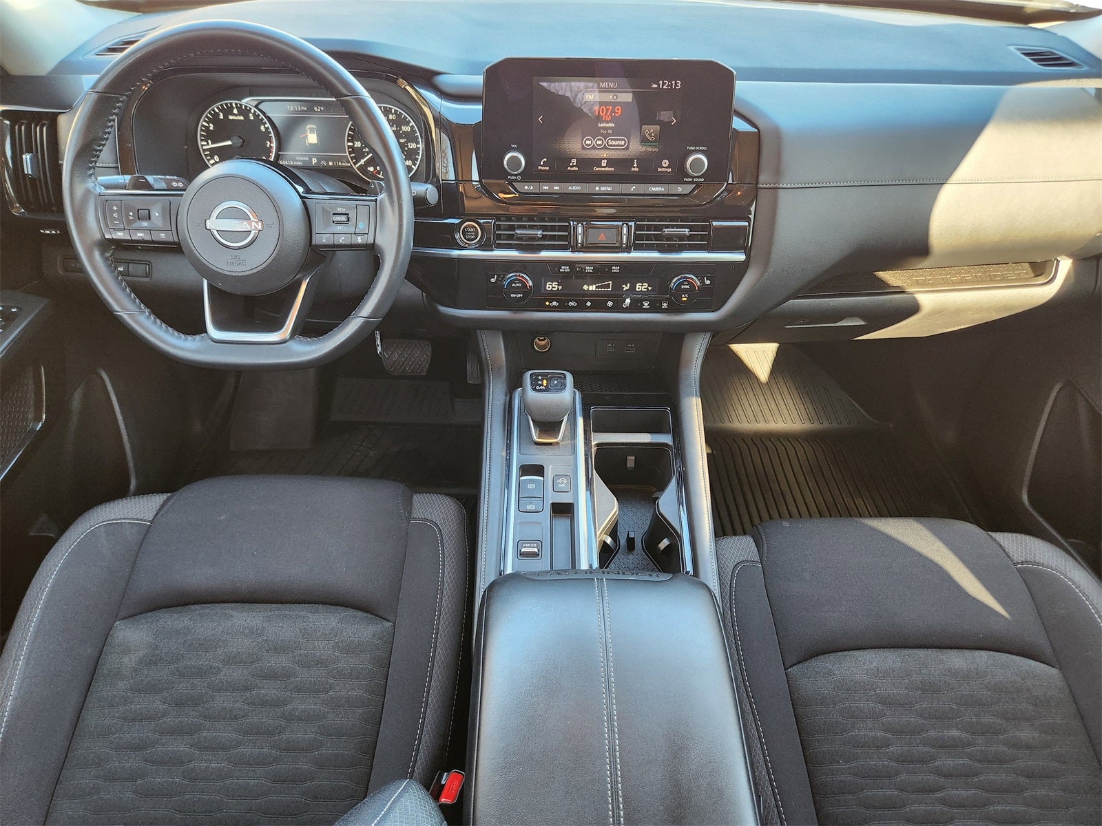 2023 Nissan Pathfinder SV