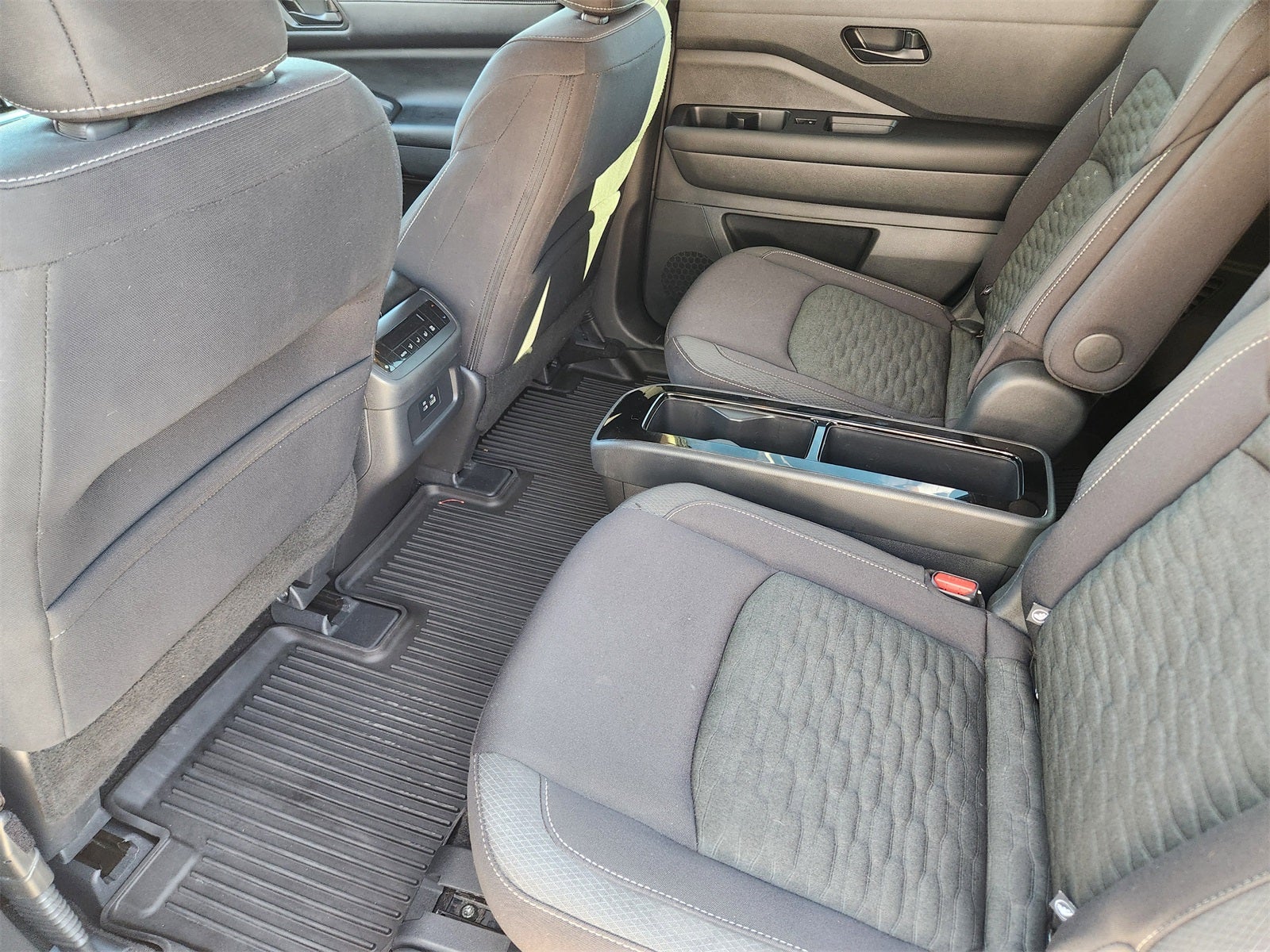 2023 Nissan Pathfinder SV