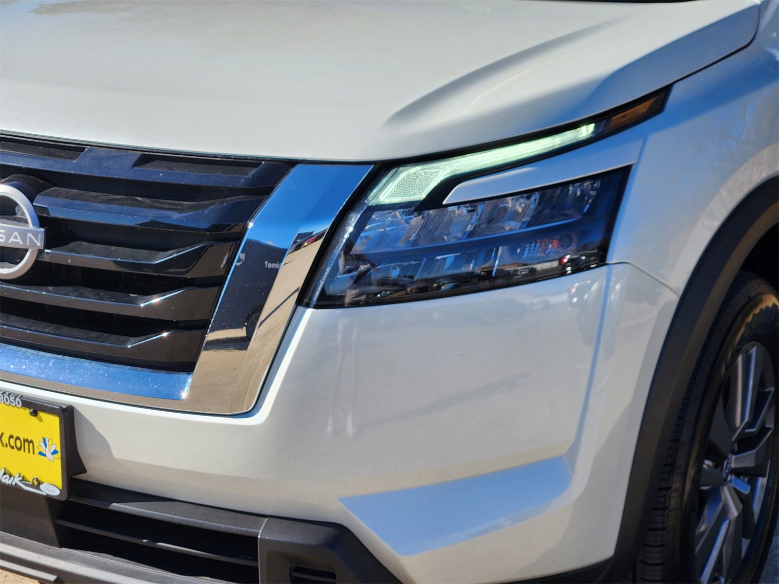 2023 Nissan Pathfinder SV