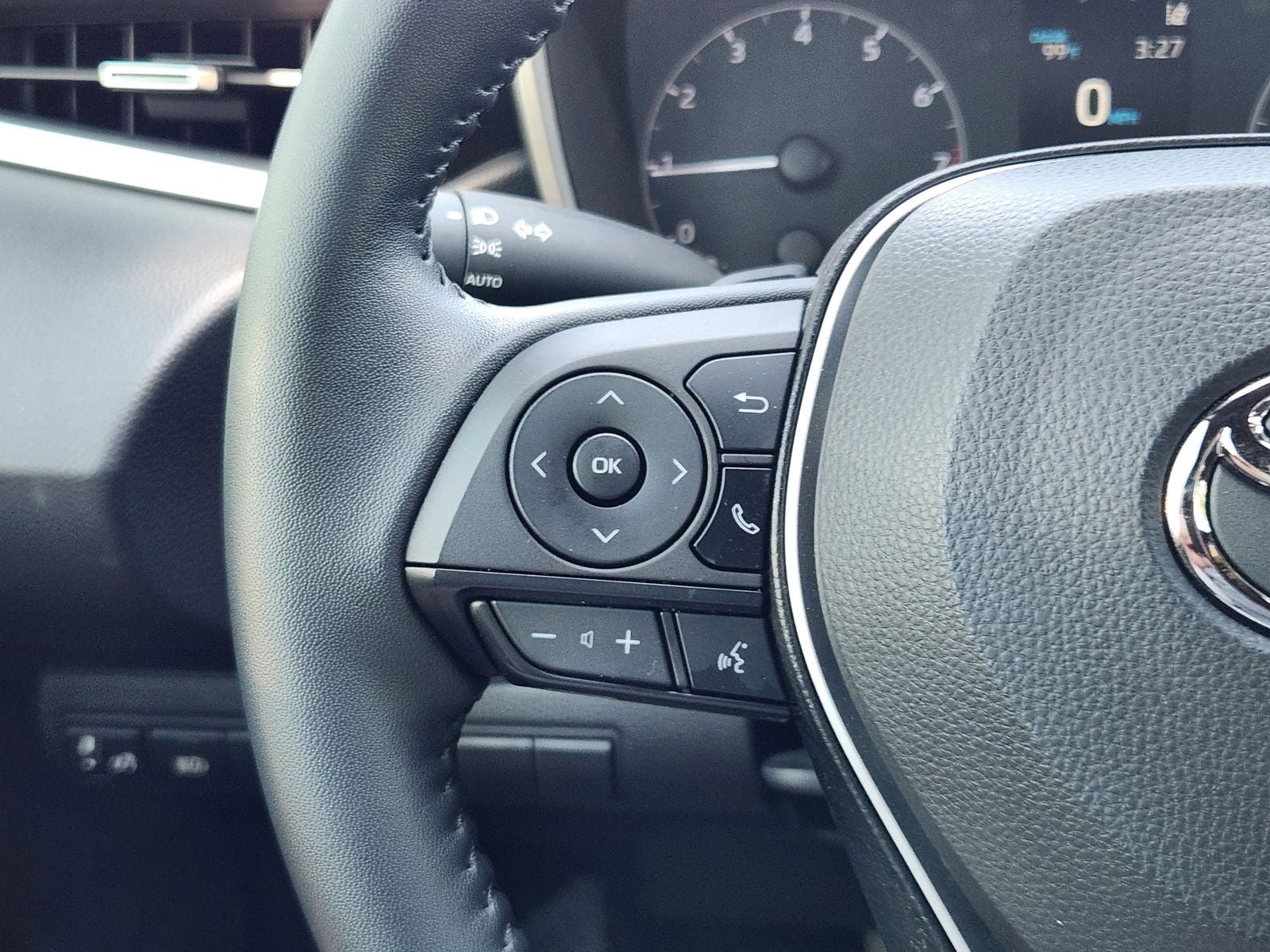 2025 Toyota Corolla Hatchback SE
