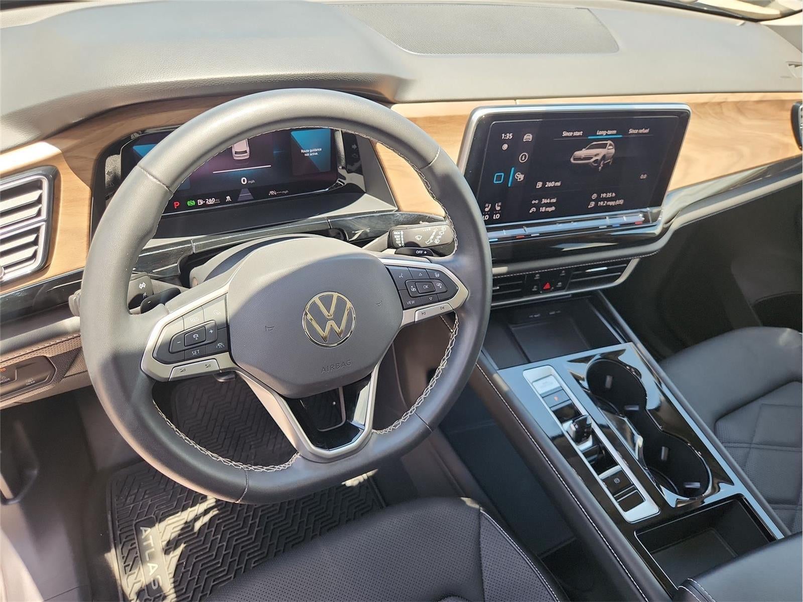 2024 Volkswagen Atlas 2.0T SE w/Technology