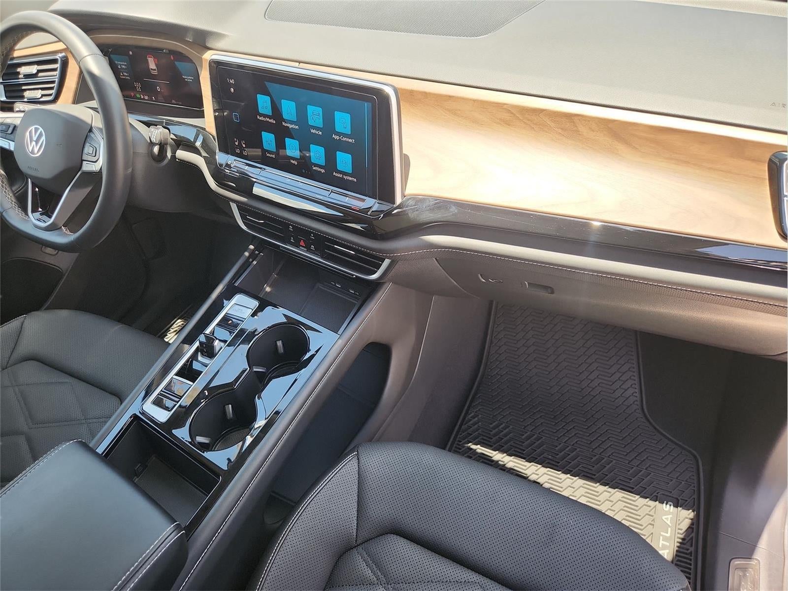 2024 Volkswagen Atlas 2.0T SE w/Technology