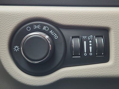 2024 Chrysler Voyager LX