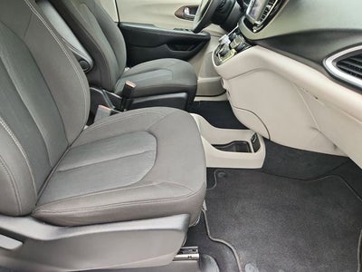 2024 Chrysler Voyager LX