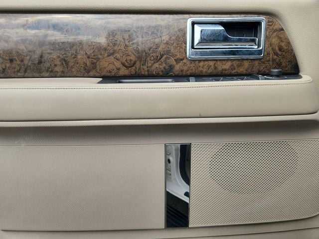 2015 Lincoln Navigator L Base