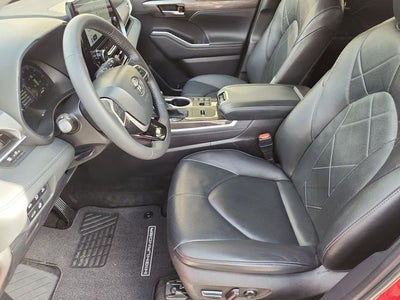 2024 Toyota Highlander Hybrid Platinum