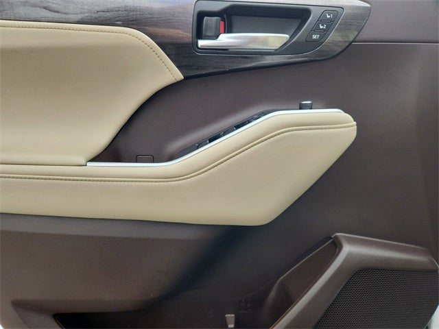 2022 Toyota Highlander Platinum