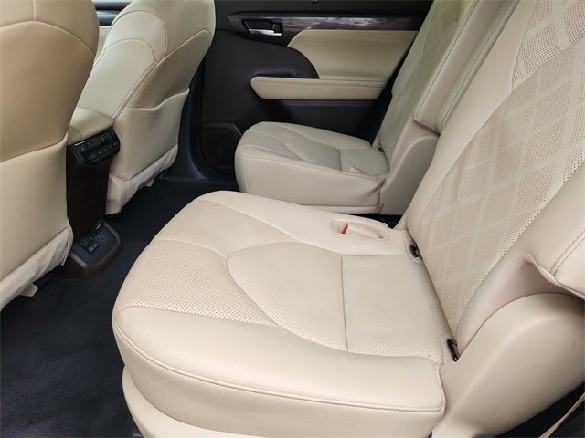 2022 Toyota Highlander Platinum