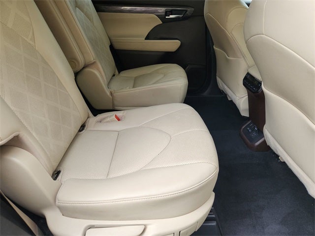 2022 Toyota Highlander Platinum