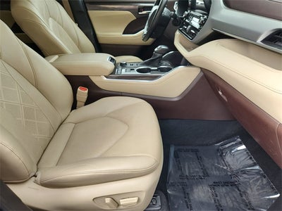 2022 Toyota Highlander Platinum