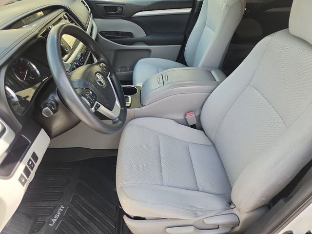 2016 Toyota Highlander LE