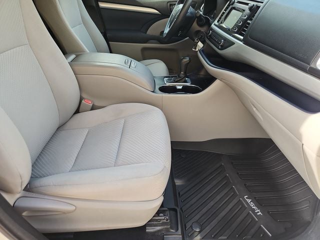 2016 Toyota Highlander LE