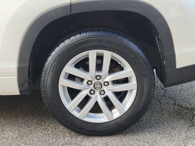 2016 Toyota Highlander LE