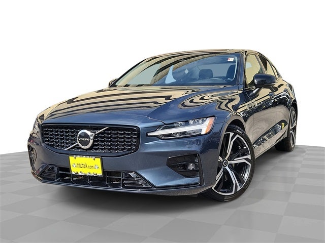2024 Volvo S60 B5 Core Dark Theme