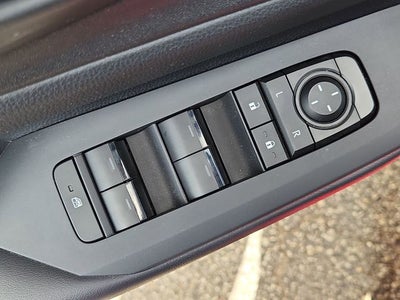 2025 Toyota Prius Plug-In Hybrid SE