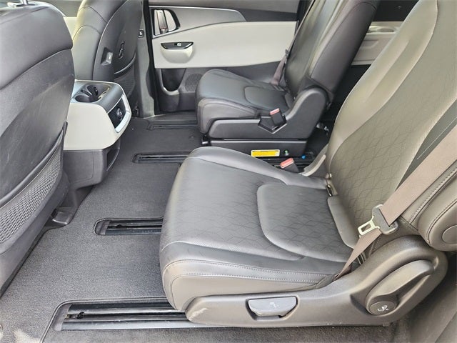 2023 Kia Carnival LX