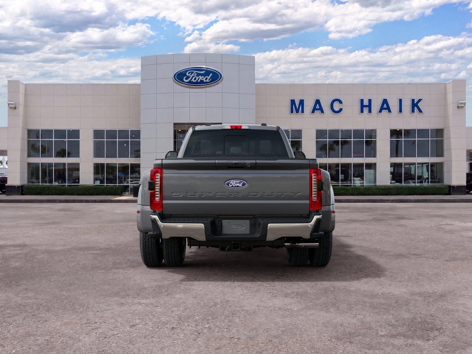 2027 Ford Super Duty F-350 DRW Lariat
