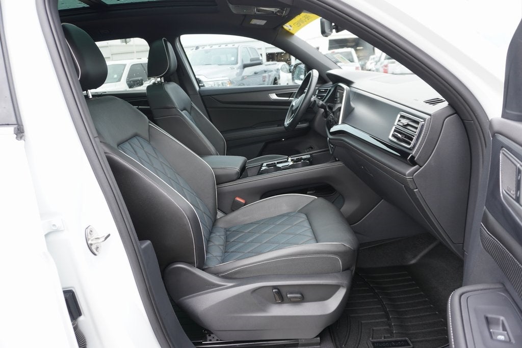 2024 Volkswagen Atlas Cross Sport 2.0T SEL Premium R-Line