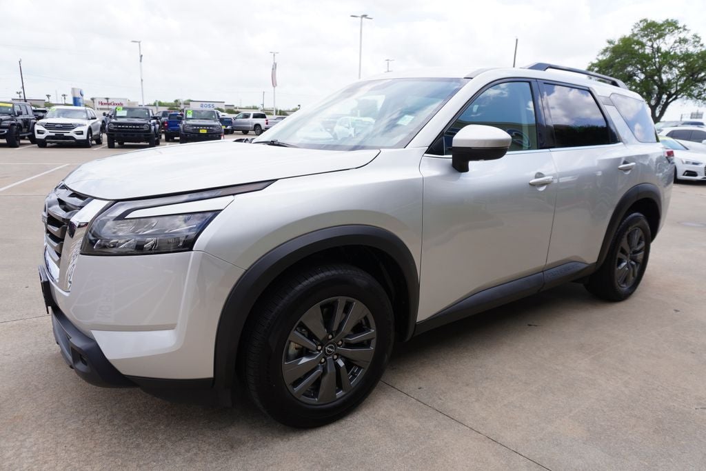 2024 Nissan Pathfinder SV