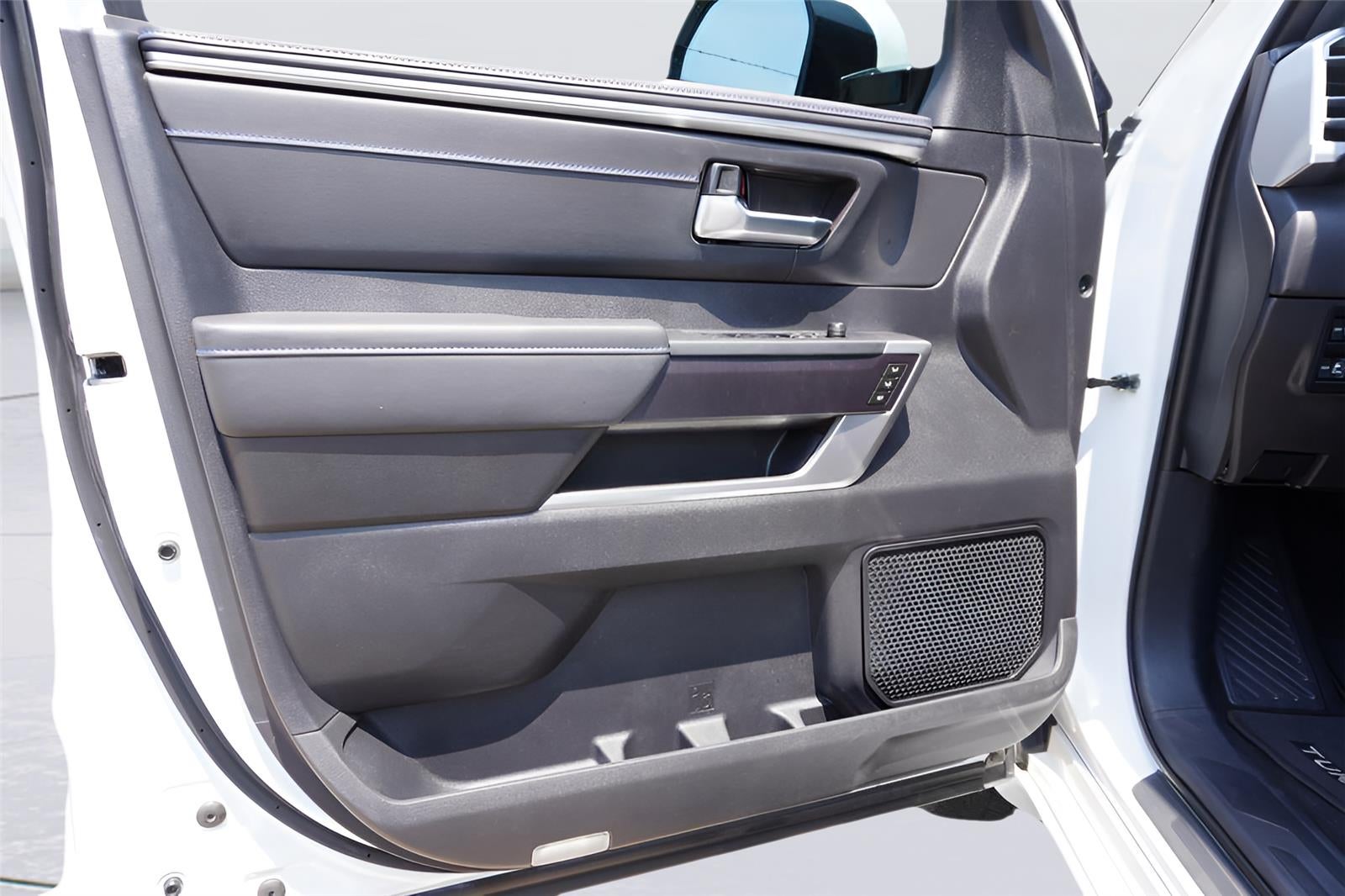 2023 Toyota Tundra Platinum HV