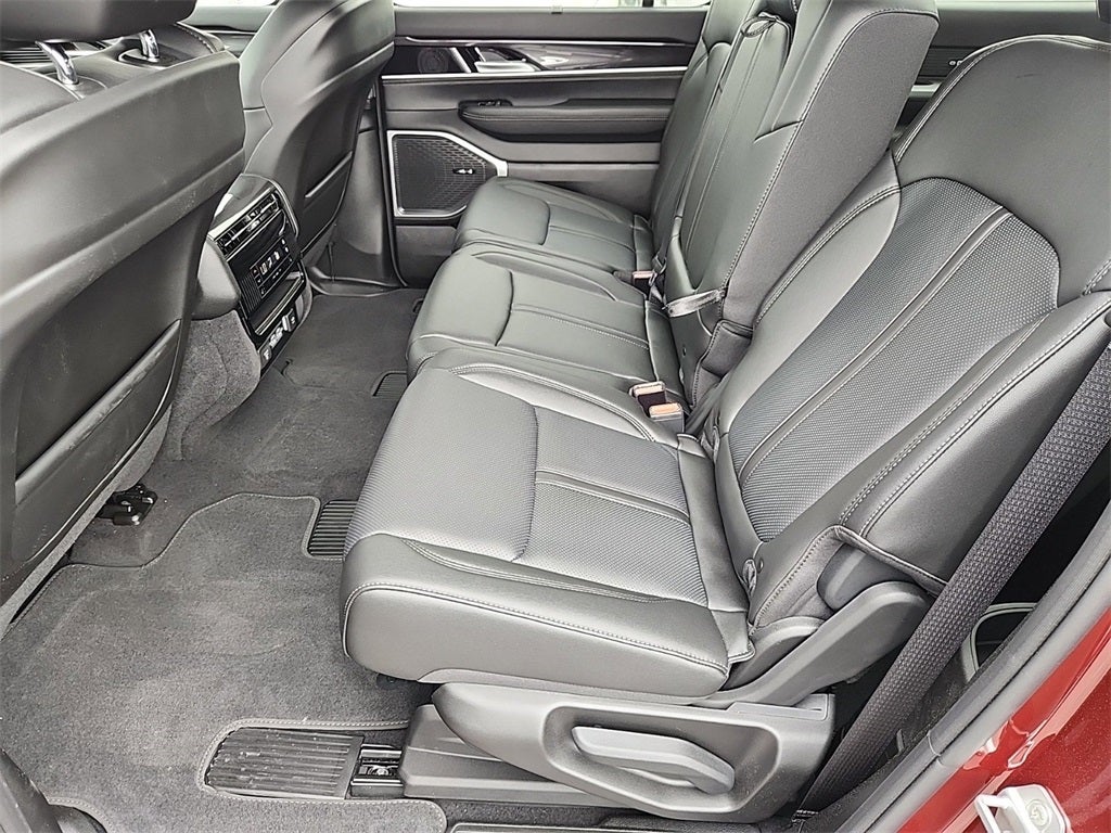 2024 Jeep Wagoneer L Base