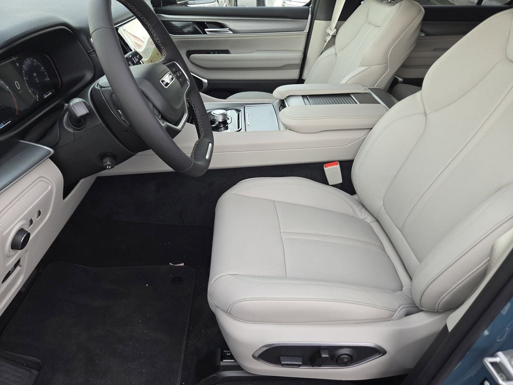 2026 Jeep Grand Wagoneer Base