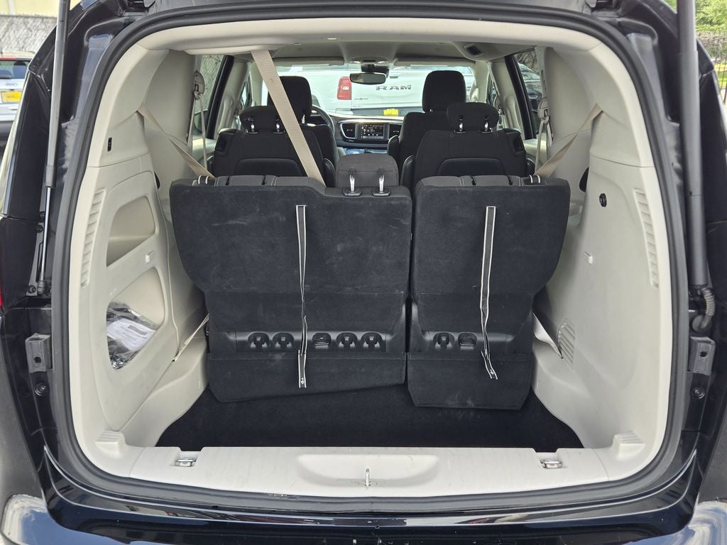 2024 Chrysler Voyager LX