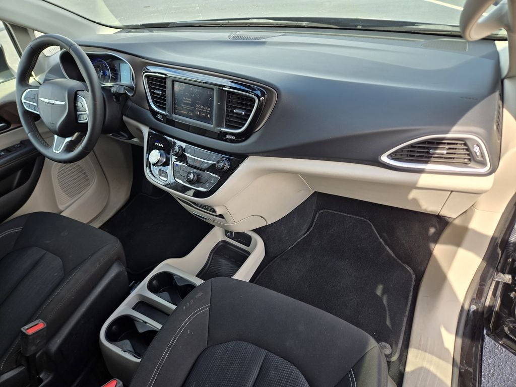 2024 Chrysler Voyager LX