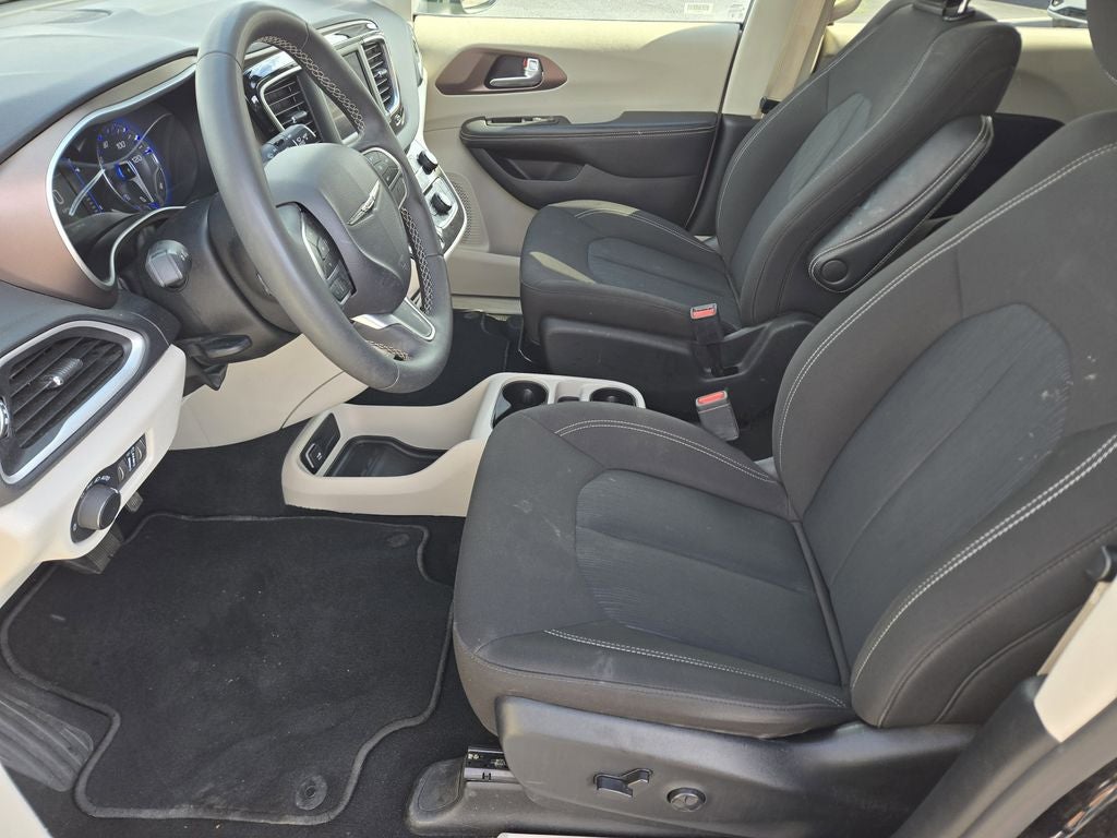 2024 Chrysler Voyager LX